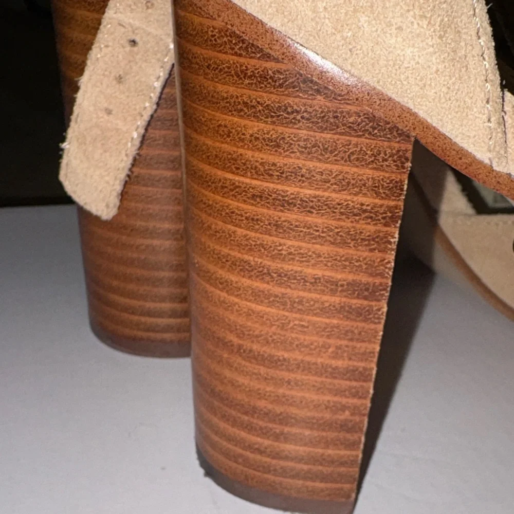 Soludos Beige Suede Ankle-Strap Pointed-Toe Heels size 9.5